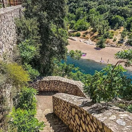 Proche D'Uzes La Terrasse Du Soleil Levant Collias Extérieur photo