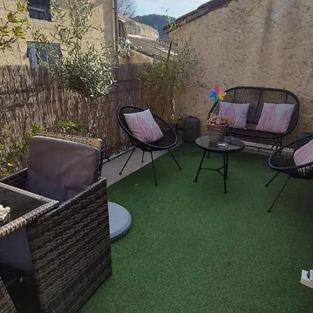 Proche D'Uzes La Terrasse Du Soleil Levant Collias Extérieur photo