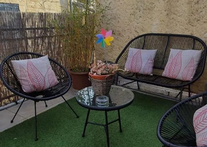 Proche D\'Uzes La Terrasse Du Soleil Levant